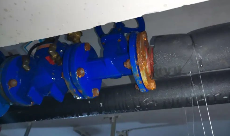 橡塑保溫板出現(xiàn)冷凝水怎么辦